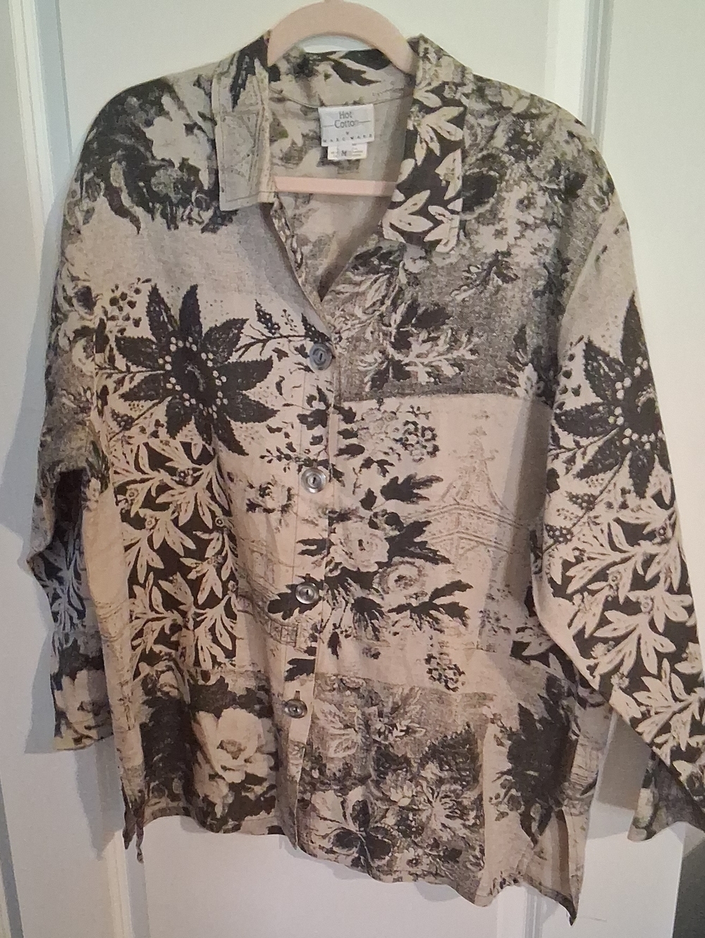 Linen, Hot COTTON. Casual Button-Down Floral Print Shirt in Beige and Black